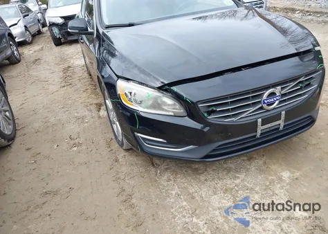 2016 Volvo V60 T5 Drive-E Premier из США, поврежденный, VIN YV140MEK1G1291920